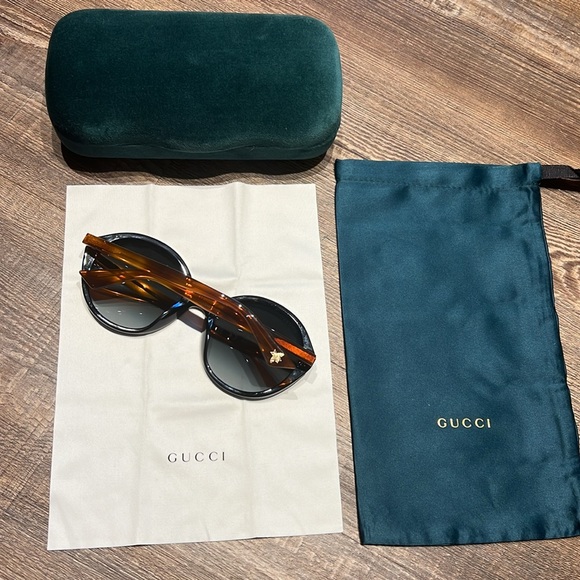 Authentic Gucci sunglasses in Black/brown - Picture 13 of 16